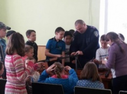 В Каланчаке пятиклассники побывали в отделение полиции