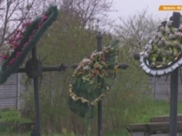 Угроза с кладбища: пластиковые цветы убивают людей (ВИДЕО)