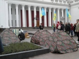 Трухановский майдан: В Одессе протестующие разбили новый палаточный городок (ФОТО)