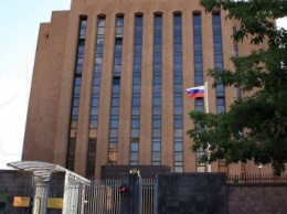 В Армении закидали яйцами посольство России
