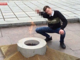Обыкновенный фашизм: в России юноша "кинул зигу" у Вечного огня и похвастался фото в соцсети