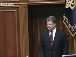 Порошенко: Отставка Кабмина Яценюка - не повод швырять камни в спину