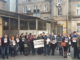 Активисты пикетируют Печерский суд с требованием не сажать Касько