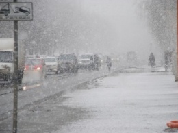 В Петербурге из-за снегопада образовались сильные заторы на дорогах