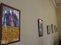 Благотворительная выставка "Украина глазами детей из зоны АТО" открылась в Киеве
