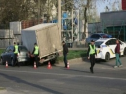 Из-за пенсионерки, переходящей дорогу в неположенном месте, произошло ДТП