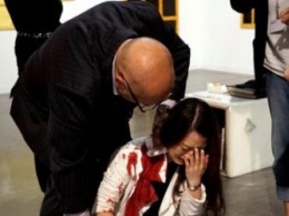 Китаянку, ударившую ножом посетительницу выставки в Майами, депортируют из США
