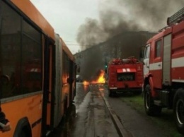 ДТП в Киеве: автомобиль полностью сгорел