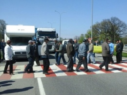 В Полтавской обл. протестующие дважды за день перекрывали трассу Киев - Харьков - Довжанский