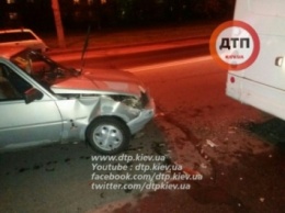 Пьяный водитель врезался в маршрутку в Киеве