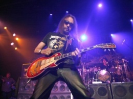 Экс-гитарист Kiss Фрейли госпитализирован с симптомами обезвоживания