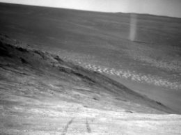 На Марсе сфотографировали «пыльного дьявола»