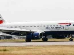 В Великобритании при посадке самолета с 132 пассажирами врезался беспилотник