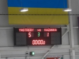 Заключительная игра первого криворожского турнира по хоккею среди любителей завершилась яркой победой "Ястребов" (ФОТО)