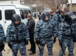 Массовые обыски в Крыму: ОМОН задержал 2 мужчин - крымских татар