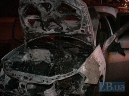 В центре Киева на ходу сгорел автомобиль Renault (фото)