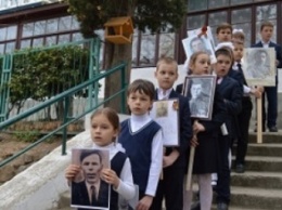 Накануне Дня освобождения Ялты от фашистских захватчков в гаспринской школе прошла линейка Памяти