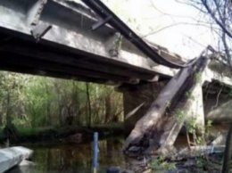 В Полтавской обл. на трассе Киев - Сумы частично обрушился автомобильный мост
