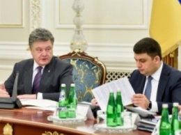 Порошенко обсудил с Гройсманом и Саакашвили острые вопросы