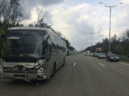 Автобус столкнулся с автомобилем на трассе "Киев - Борисполь", один человек погиб