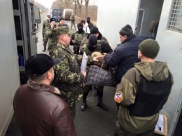 Террористы решили избавиться от "лишнего балласта": боевики передали Украине 20 заключенных из "ЛНР/ДНР"