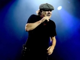 Частично оглохший фронтмен AC/DC: я раздавлен отказом от гастролей (фото)