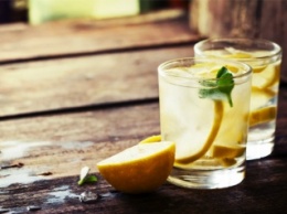 Тебе говорили, что пить теплую воду с лимоном полезно, но забыли упомянуть об ЭТОМ!