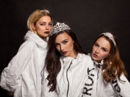 Опубликованы кадры откровенной фотосессии SEREBRO с новой солисткой