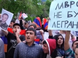 Ереван выступил против Кремля: приезд Лаврова в Армению привел к массовым протестам и дракам с полицией