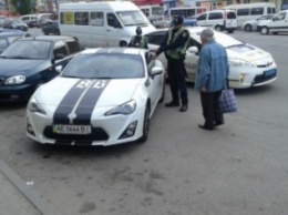 Полиция словила «Шумахера» на спорткаре на Слобожанском проспекте (ВИДЕО)