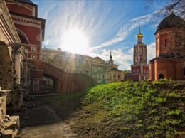 На территории Высоко-Петровского монастыря в Москве найдены древние захоронения