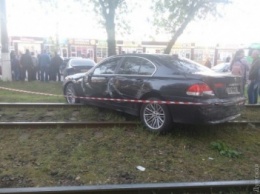 Водитель BMW протаранила четыре автомобиля: пострадали двое детей