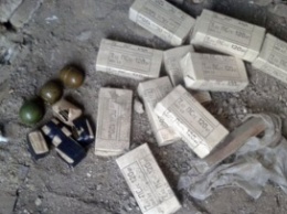 В заброшенном доме возле Торецка нашли гранатомет, патроны и танковый снаряд