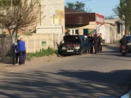В Херсонской обл. в Гениченском районе полиция обнаружила автомобиль со взрывчаткой и подрывником