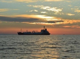 В Каспийском море горит российский танкер, - МЧС Азербайджана