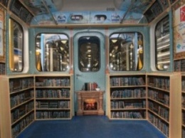 В метро Санкт-Петербурга запустили поезд-библиотеку