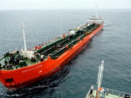 При пожар на российском танкере в Каспийском море погиб один человек