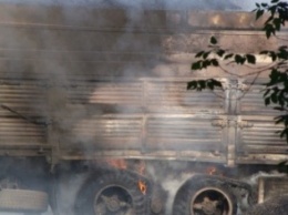 На Запорожском шоссе горит КамАЗ с прицепом (ФОТО)