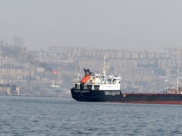 Выживший экипаж пылающего в Каспийском море танкера РФ доставят в Астрахань как минимум через 2 дня