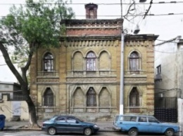 Во дворе одесской синагоги открыли ночной клуб