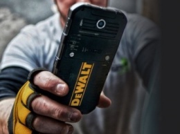 Dewalt представила защищенный смартфон MD 501 с беспроводной зарядкой