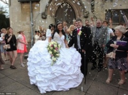 В Великобритании невеста надела свадебное платье весом 63,5 килограмма
