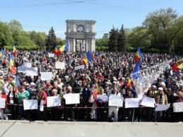 На митинге в Молдове активисты требуют проведения досрочных выборов до июня