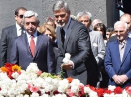 Джордж Клуни возглавил шествие в память геноцида армян (фото)