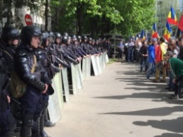 Протесты в Кишиневе переросли в стычки с полицией