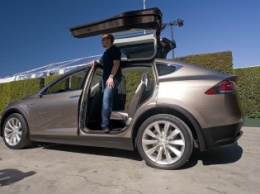 Владельцы кроссовера Tesla Model X жалуются на качество электрокара