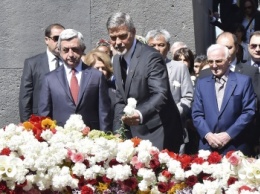 Шарль Азнавур и Джордж Клуни в Ереване почтили память жертв геноцида армянского народа