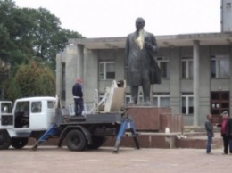 На Черниговщине мэр продает Ленина за миллион