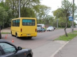 В Чернигове в аварию попал автобус