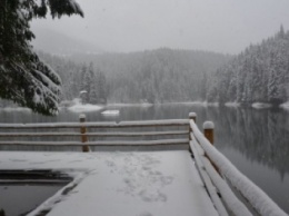 Зима в апреле - озеро Синевир засыпало снегом (ФОТО)